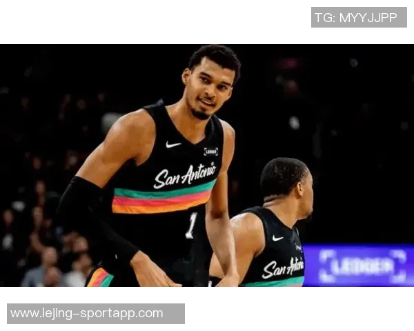 米奇分析文班下半场防守表现显著提升覆盖范围决定比赛走势